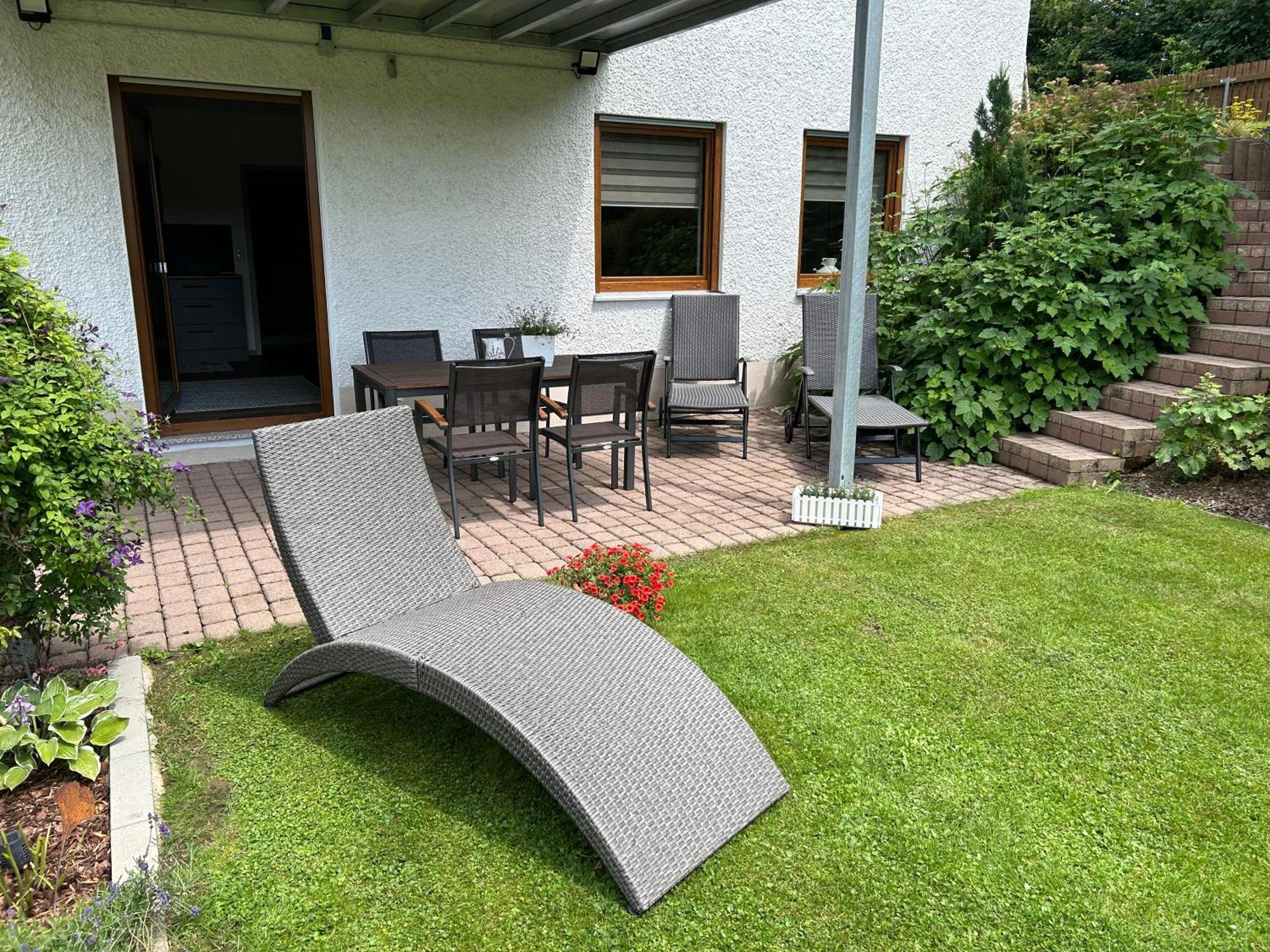 Ruhige Ferienwohnung Mit Terrasse Fuer 2 Personen Фоэнштраус Экстерьер фото